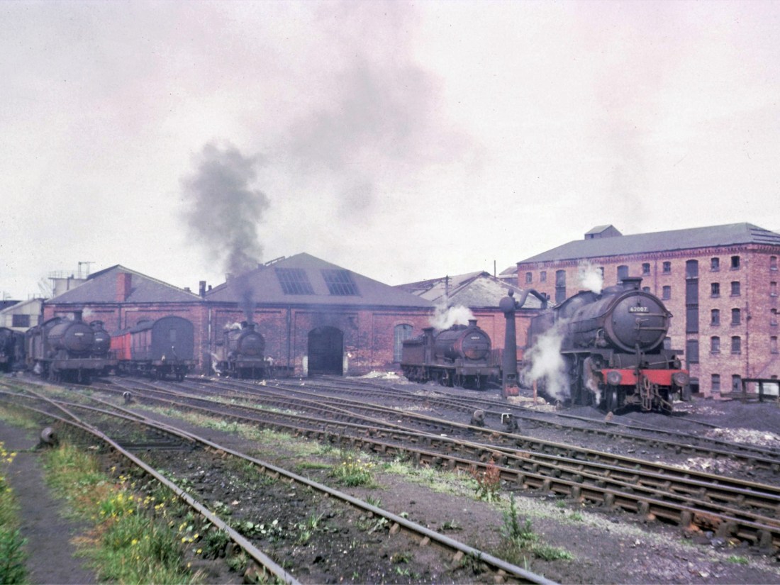 65835 63450 63445 65865 65853 62007 Sunderland July 1966.jpg
