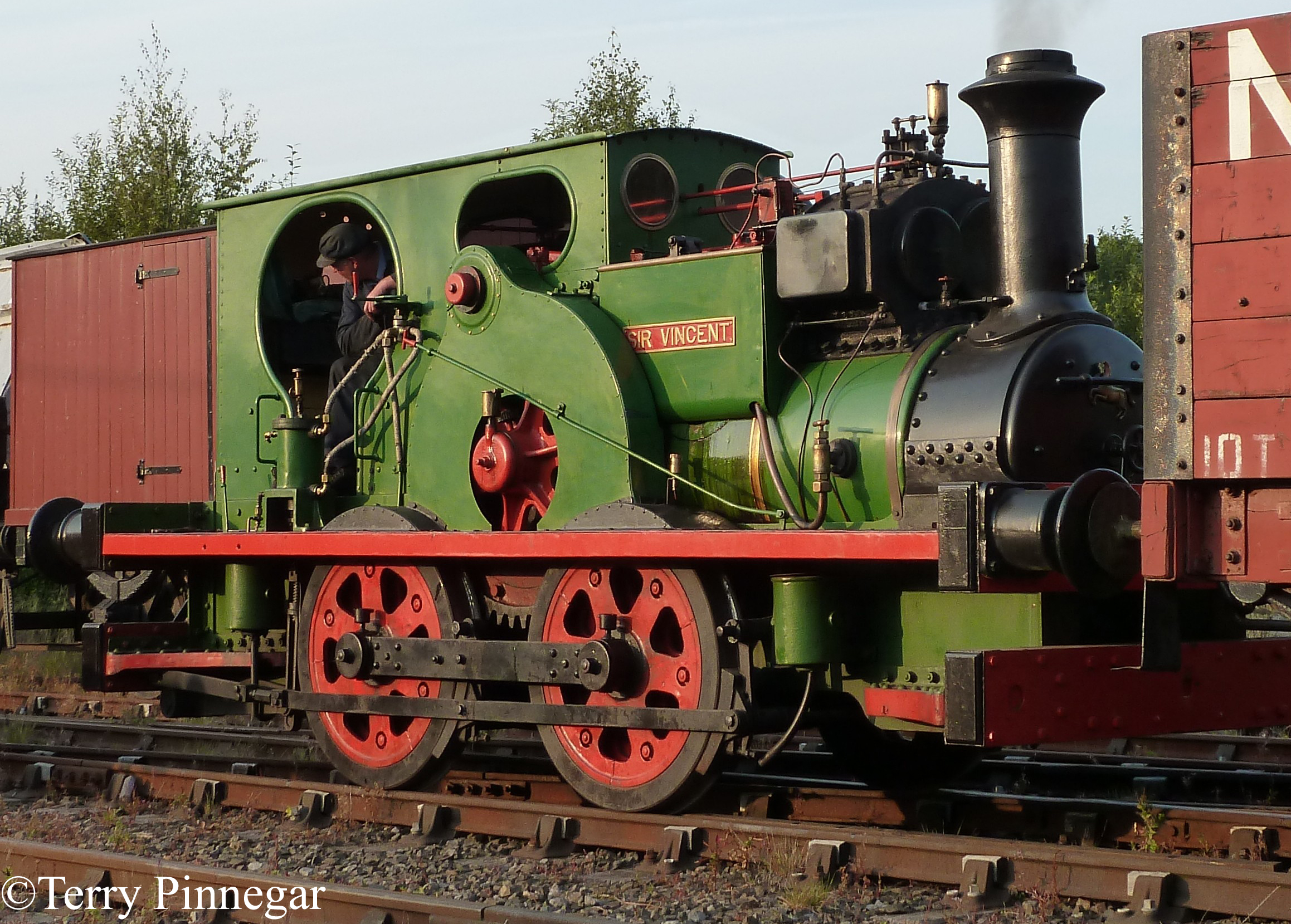 Aveling Porter 8880.jpg