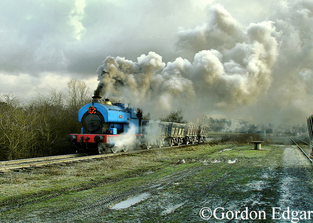 Avonside 1973 heads for the Barrington quarry face with empty tipplers - September 2001.jpg
