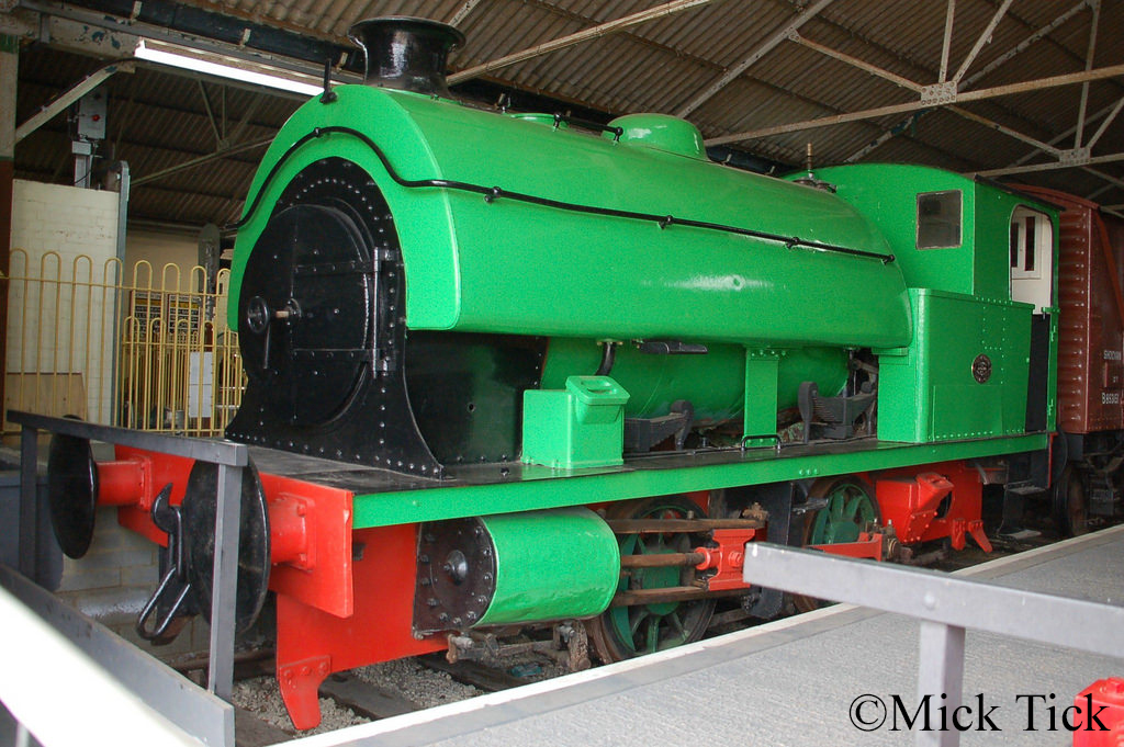 Hawthorn Leslie 3717 at the Buckinghamshire Railway Centre - April 2017.jpg