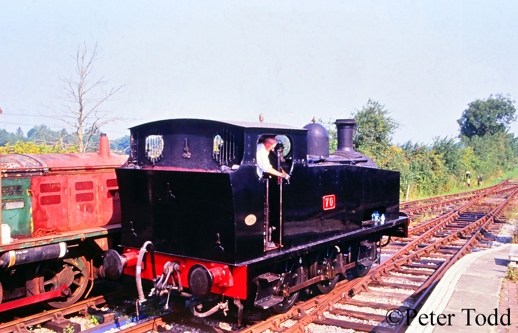 Hudswell Clarke 1464 at the Hayes Knoll Shed on the Swindon & Cricklade Railway - August 2003.jpg
