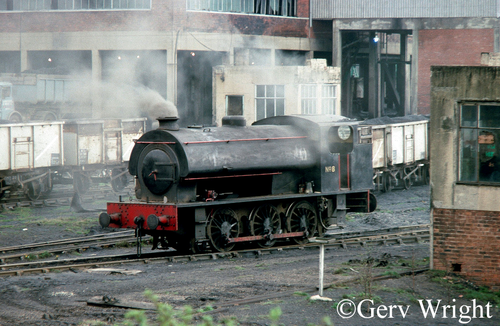 Hunslet 3776 at Bickershaw Colliery Leigh - April 1977.jpg