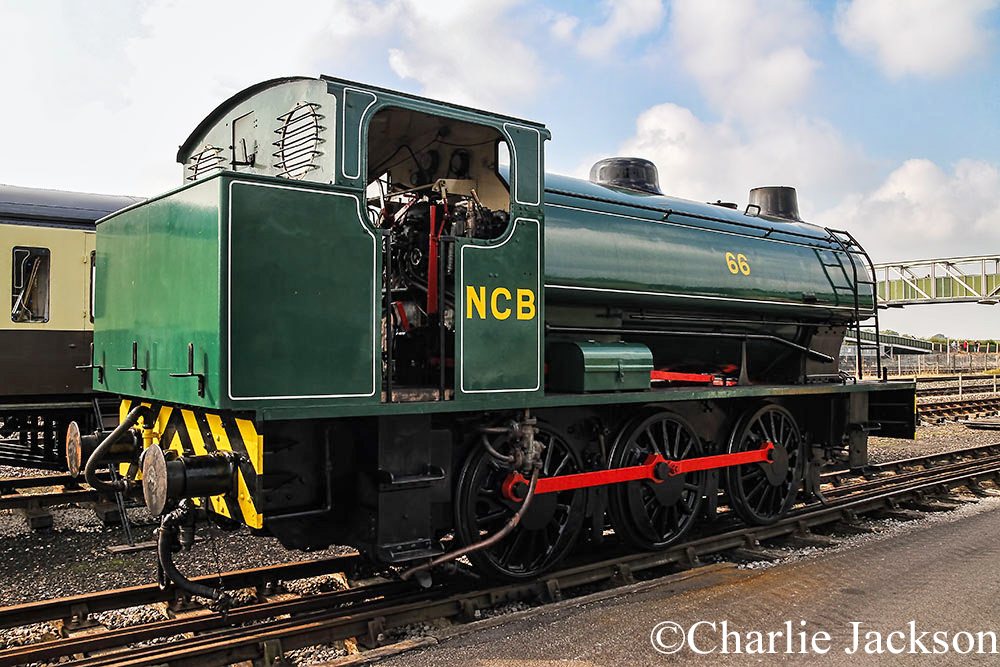 Hunslet 3890 at the Buckinghamshire Railway Centre - October 2014.jpg