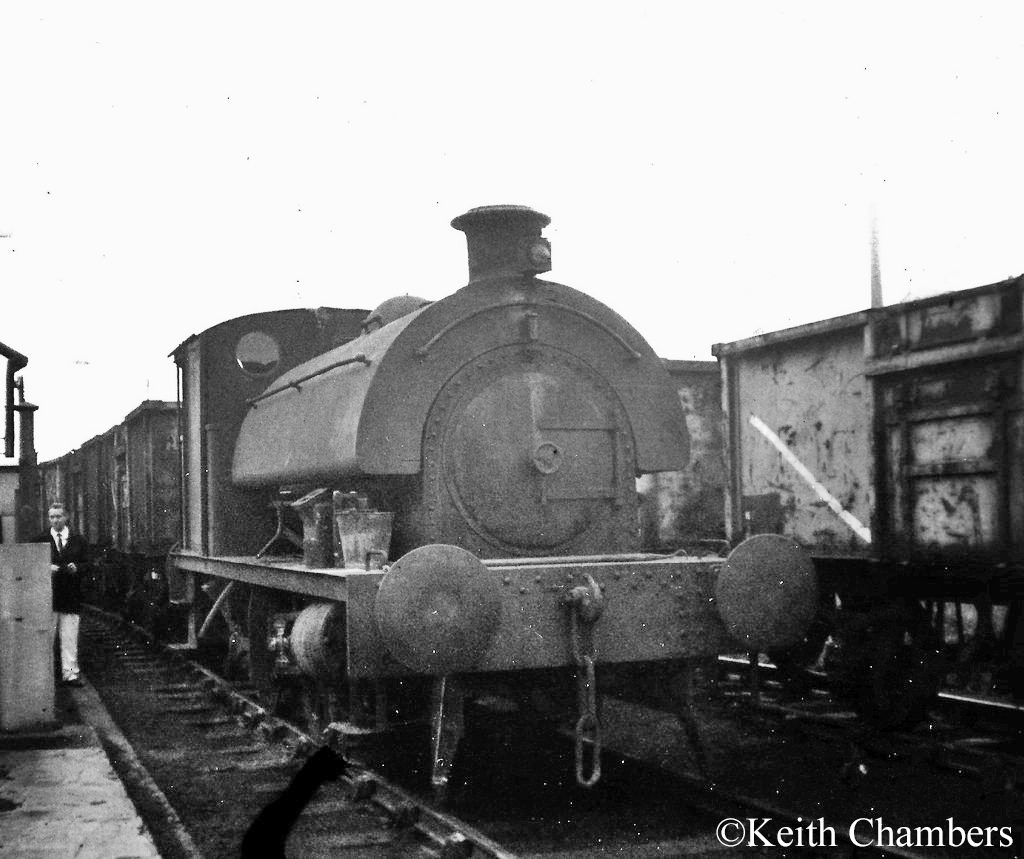 RSH 7386 shunting at Acton Lane Power Station, Willesden - 1968.jpg