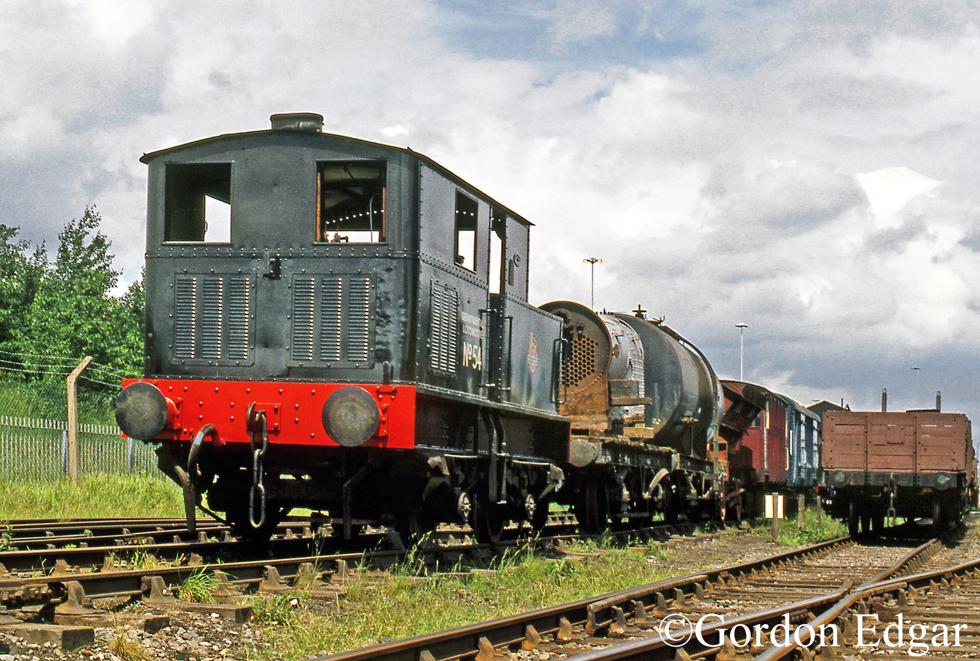 Sentinel 8837 at the Middleton railway - June 1990.jpg