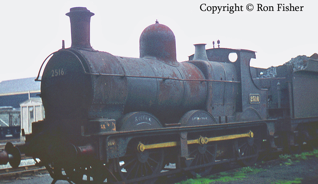 2516 at Swindon - October 1960.jpg