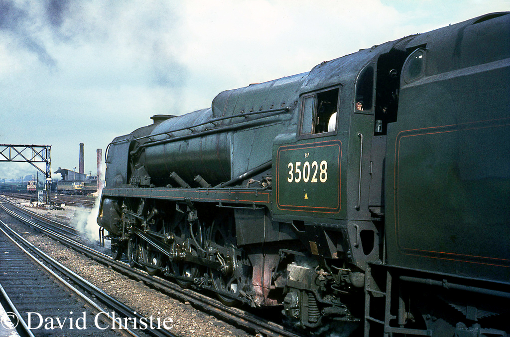 35028 Clan Line at Basingstoke - April 1967.jpg