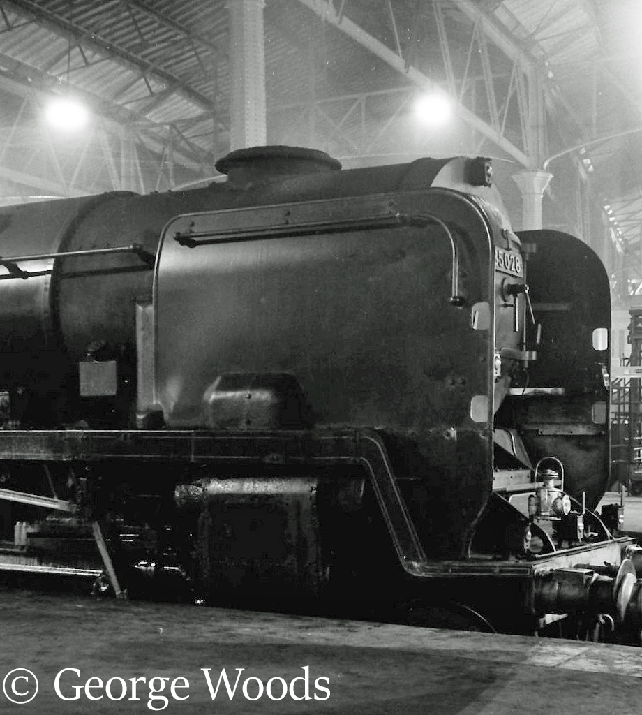 35028 Clan Line at Waterloo - April 1967.jpg