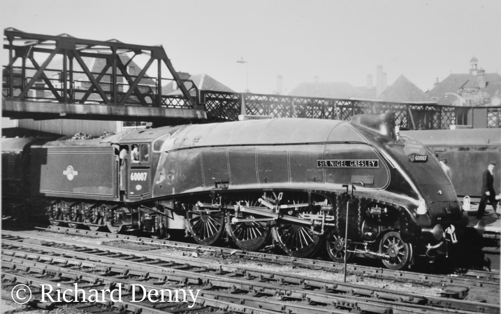 60007 Sir Nigel Greseley at Doncaster heading the train it achieved a recorded speed of 112mph - May 1959.jpg
