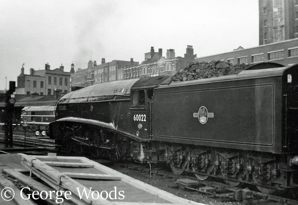 60022 Mallard at Kings Cross - June 1961.jpg