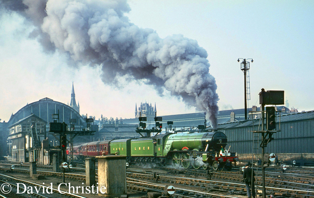 60103 Flying Scotsman leaving Kings Cross - April 1967.jpg