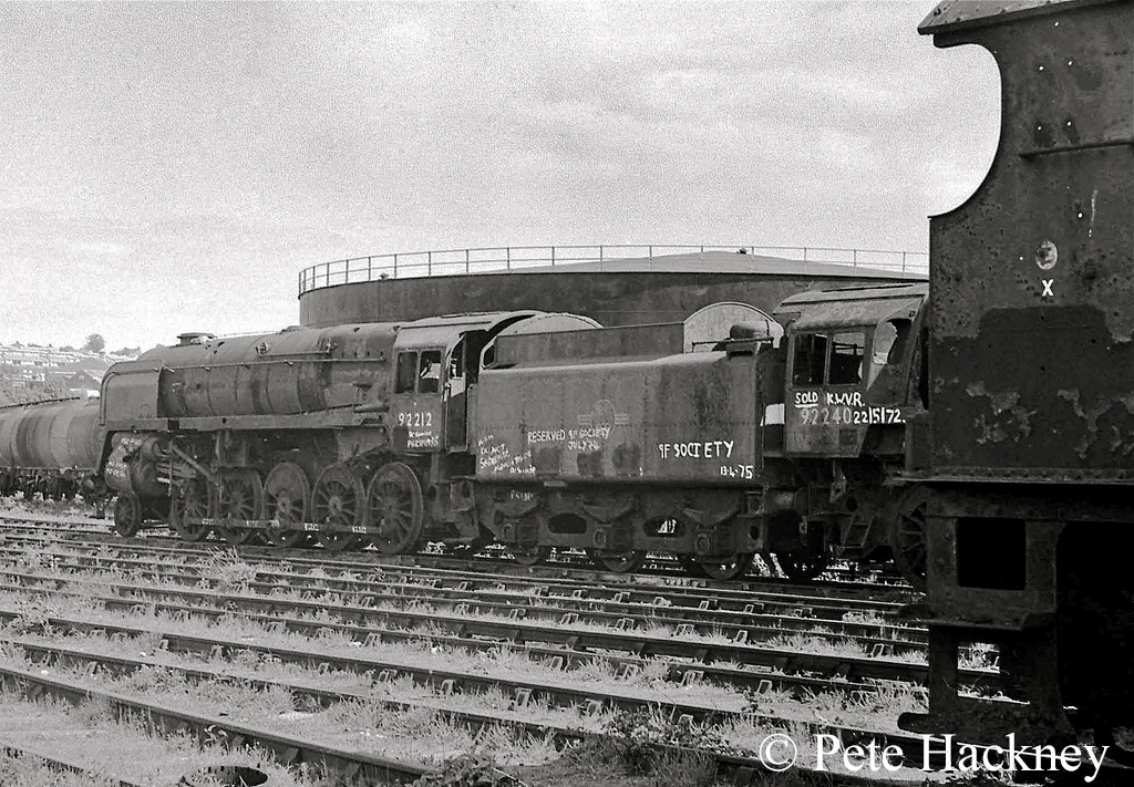 92212 in Woodham's scrapyard at Barry - 1975 a.jpg