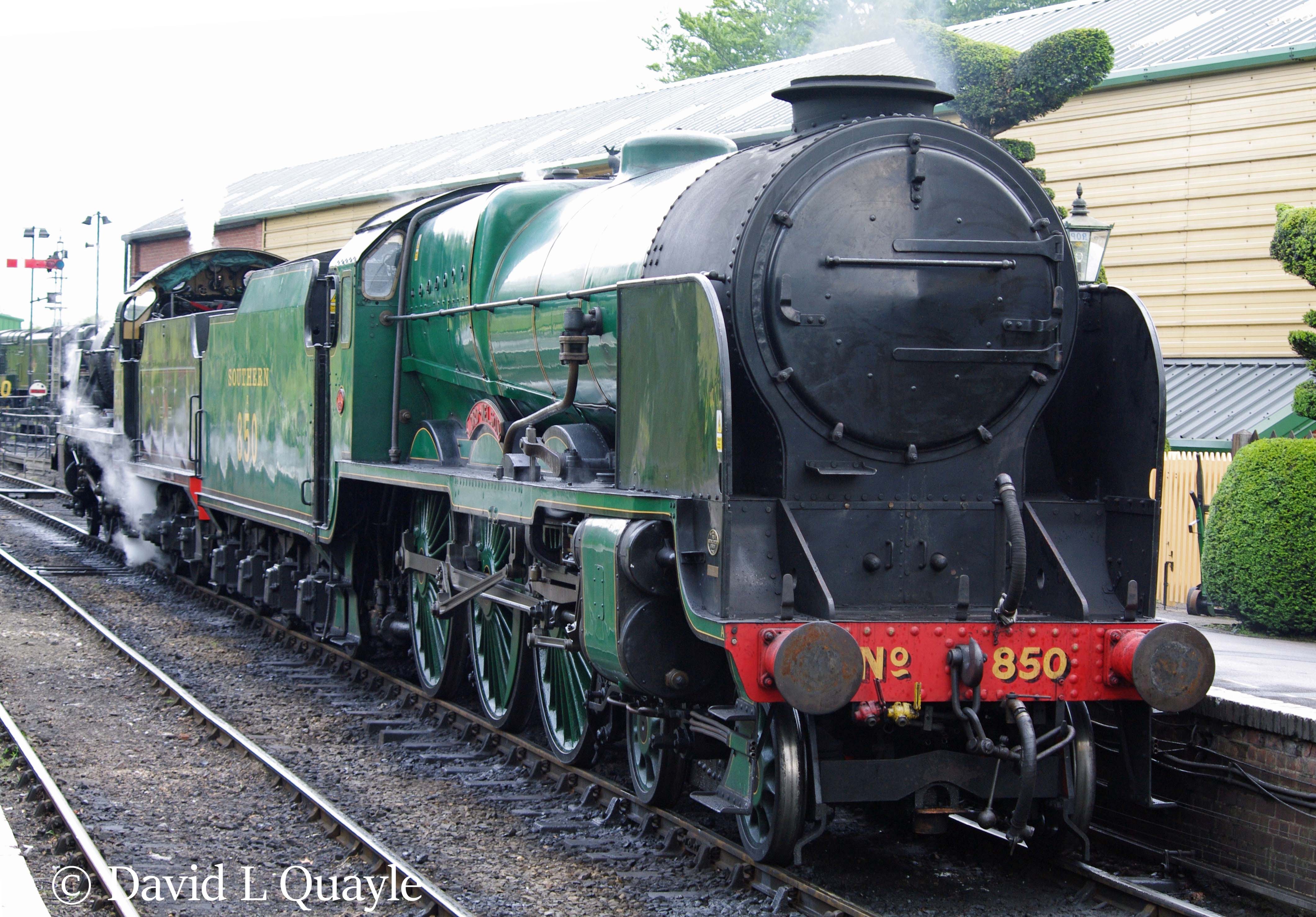 This image has an empty alt attribute; its file name is 30850-lord-nelson-with-31806-at-ropley-on-the-mid-hants-railway-june-2011.jpg