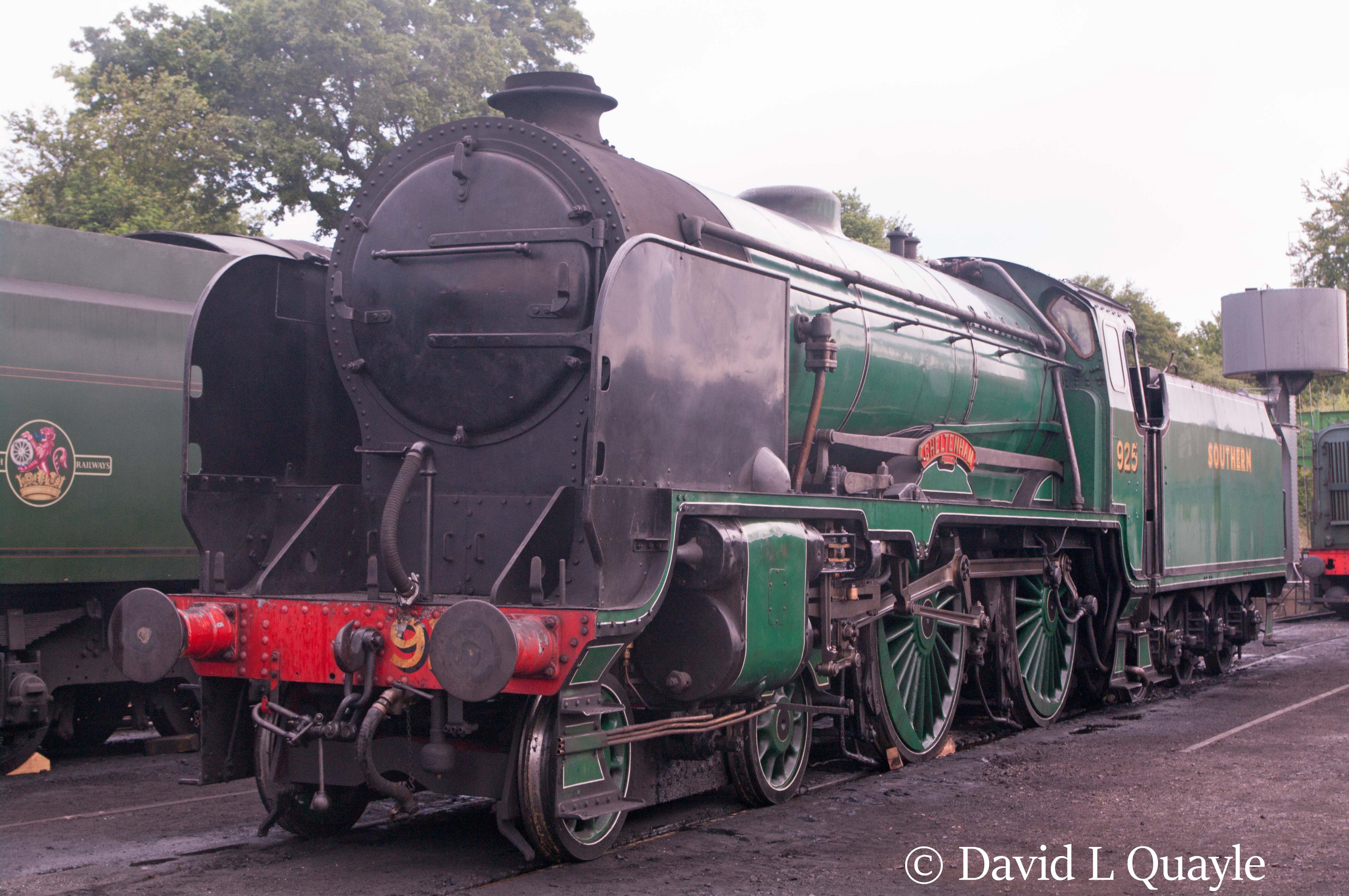 This image has an empty alt attribute; its file name is 30925-cheltenham-at-ropley-on-the-mid-hants-railway-july-2016.jpg