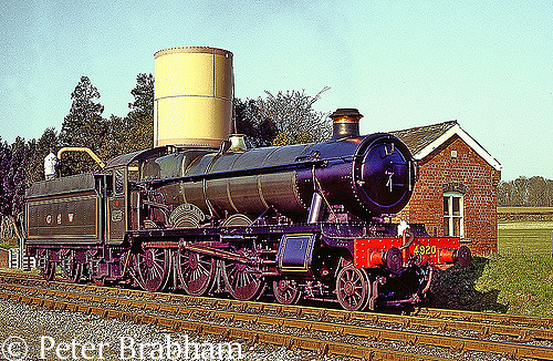 This image has an empty alt attribute; its file name is 4920-dumbleton-hall-on-the-gloucester-warwickshire-railway-april-2009-.jpg