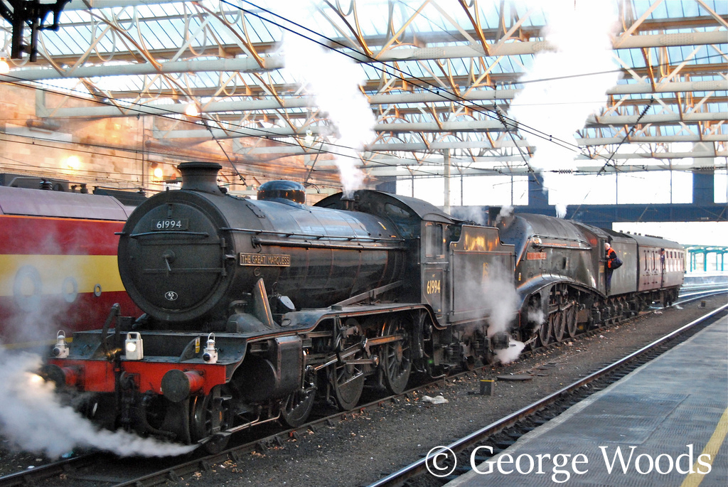 61994 The Great Marquess and 60009 Union of South Africa at Carlisle - December 2007.jpg