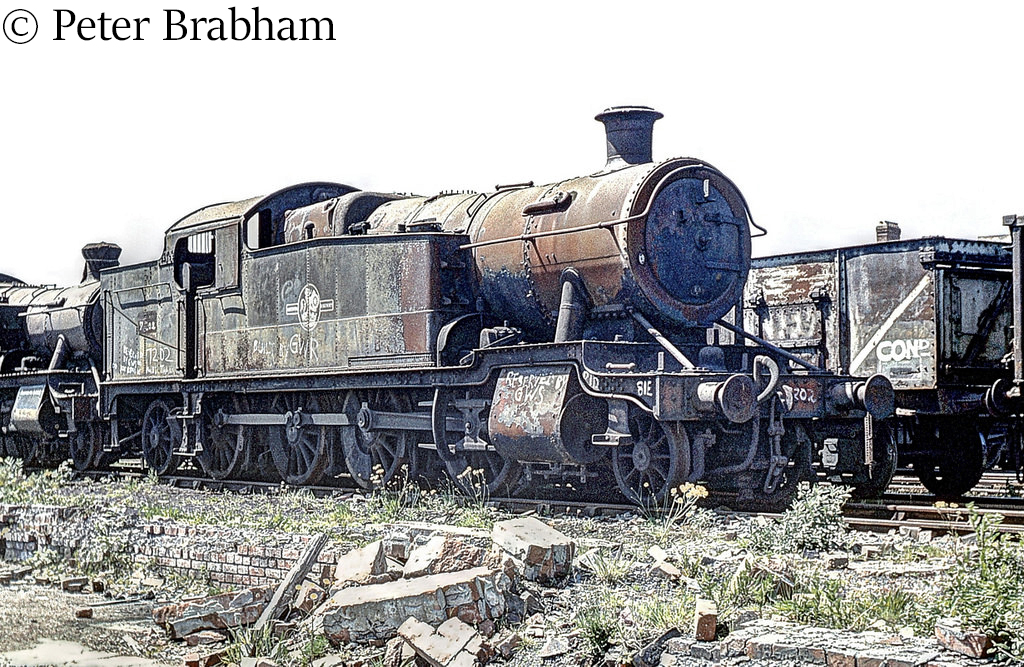 This image has an empty alt attribute; its file name is 7202-in-woodhams-scrapyard-at-barry-c1976.jpg
