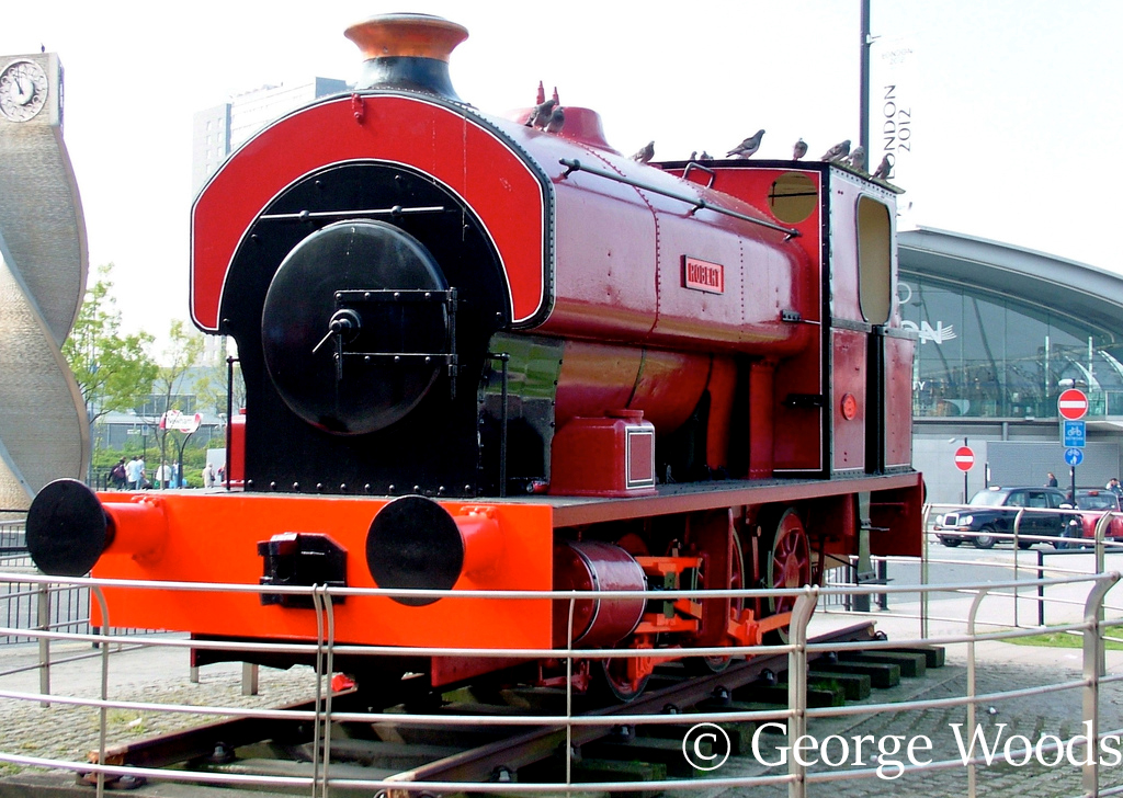 Avonside 2068 outside Stratford station - April 2005.jpg