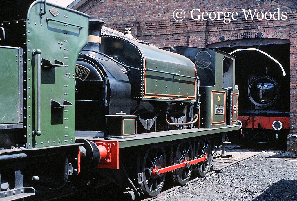 Kitson 5459 at Llangollen - July 1989.jpg
