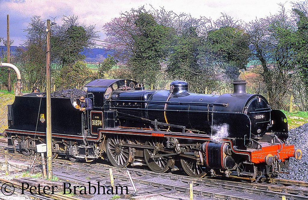 This image has an empty alt attribute; its file name is 31874-on-the-mid-hants-railway-c1989.jpg