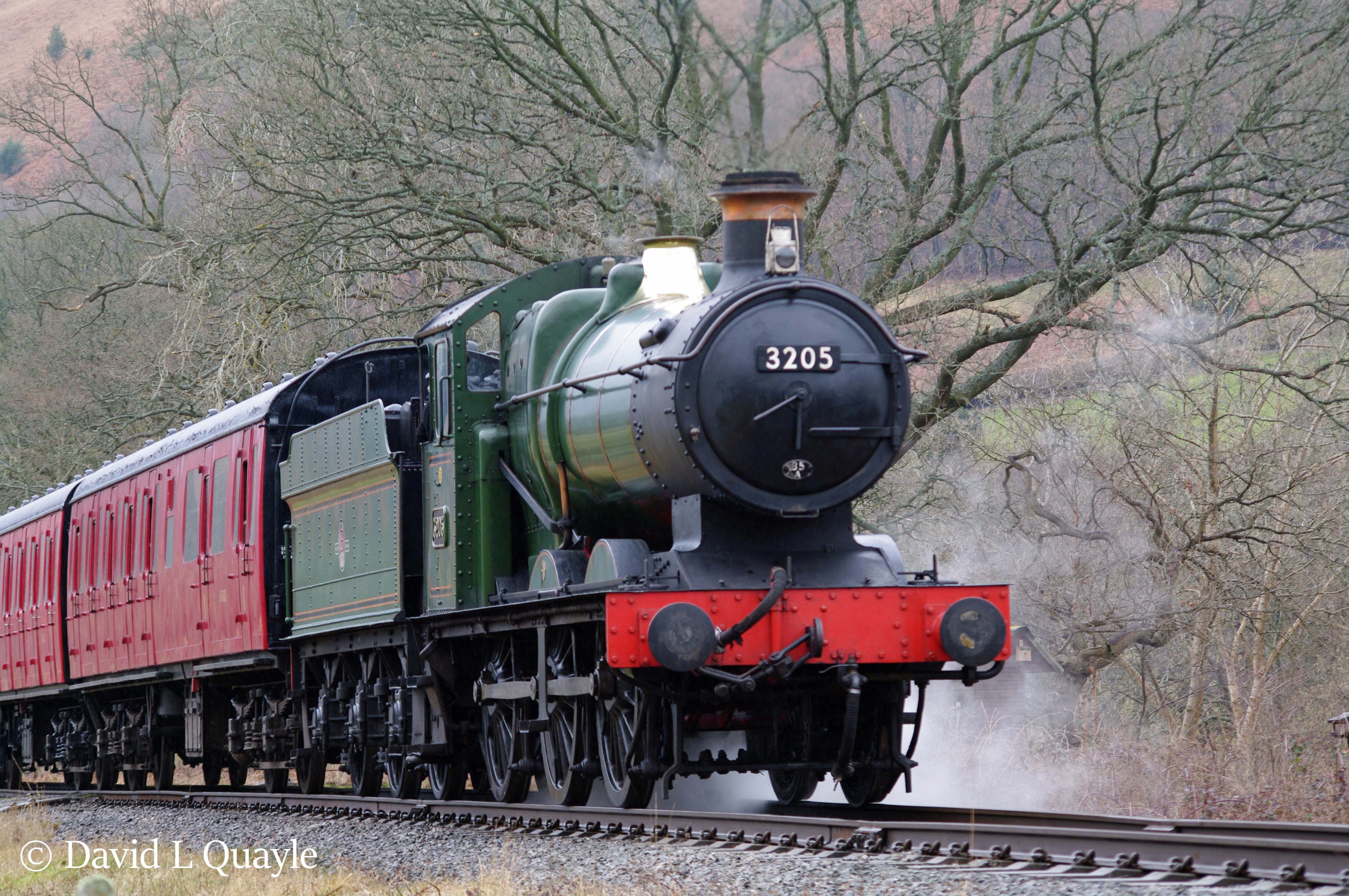 This image has an empty alt attribute; its file name is 3205-on-a-3p20-parcels-charter-on-the-llangollen-railway-march-2015.jpg