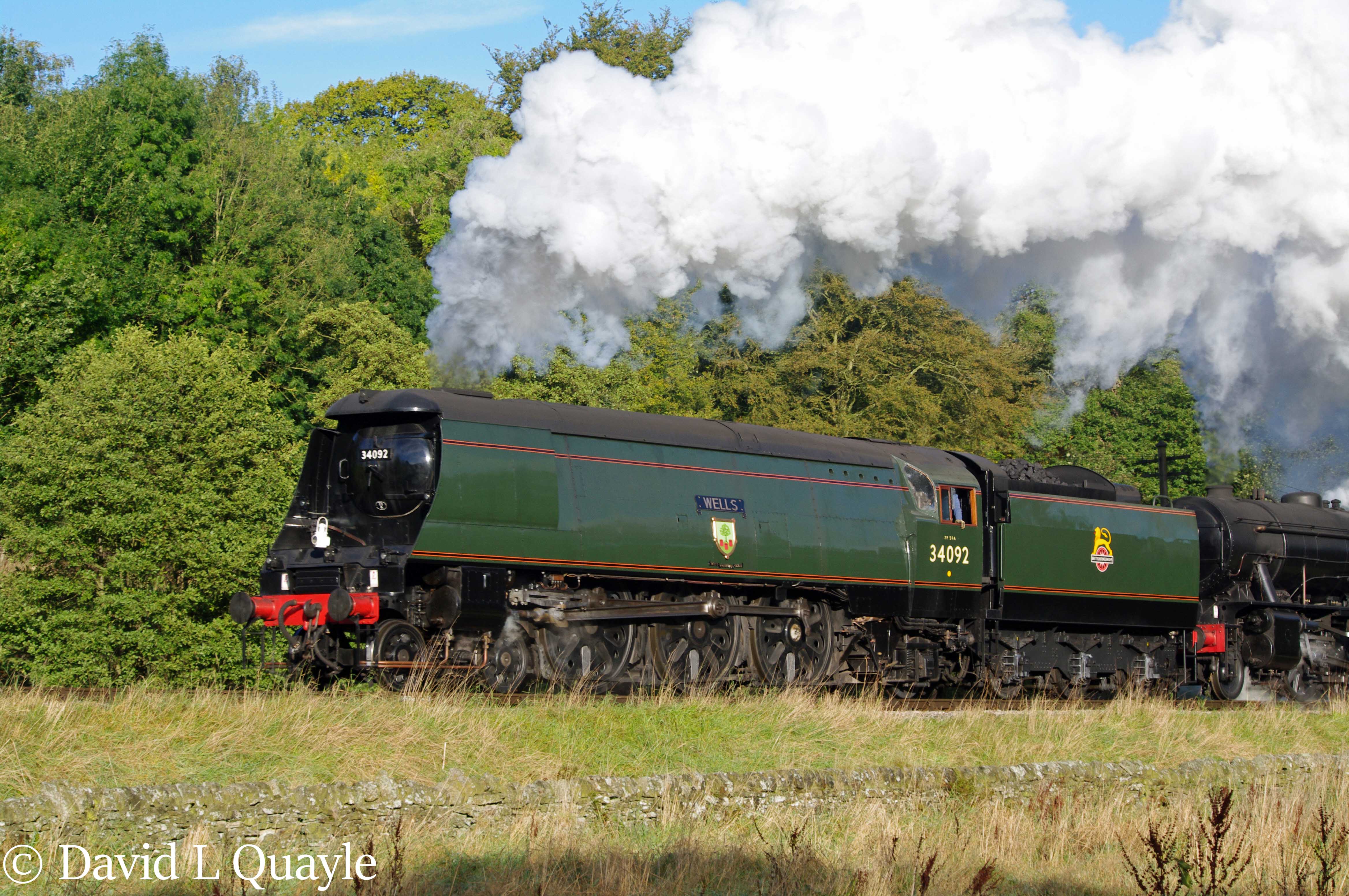 This image has an empty alt attribute; its file name is 34092-wells-at-haworth-on-the-keighley-worth-valley-railway-october-2014.jpg