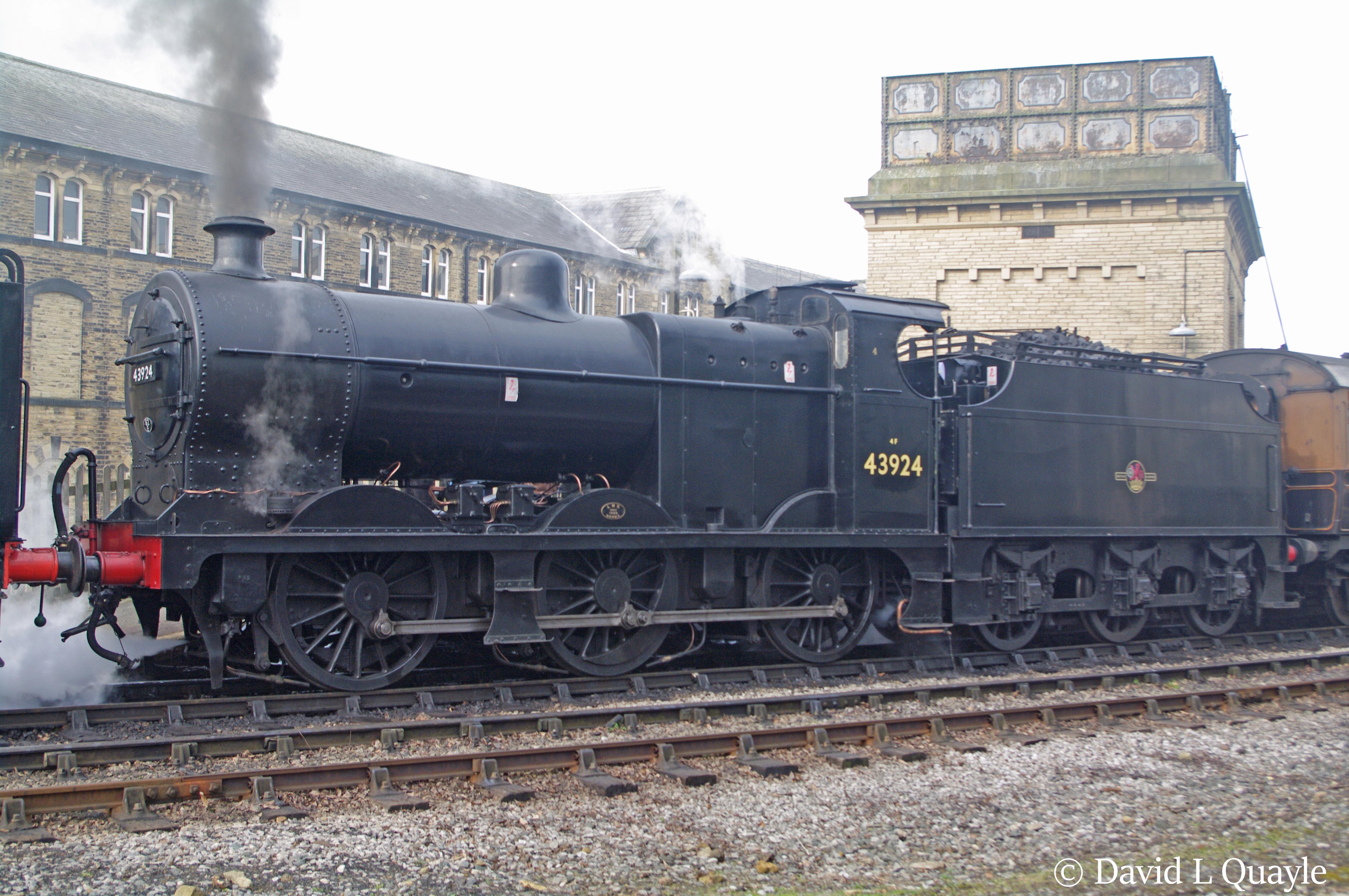This image has an empty alt attribute; its file name is 43924-at-keighley-on-the-kwvr-february-2015.jpg