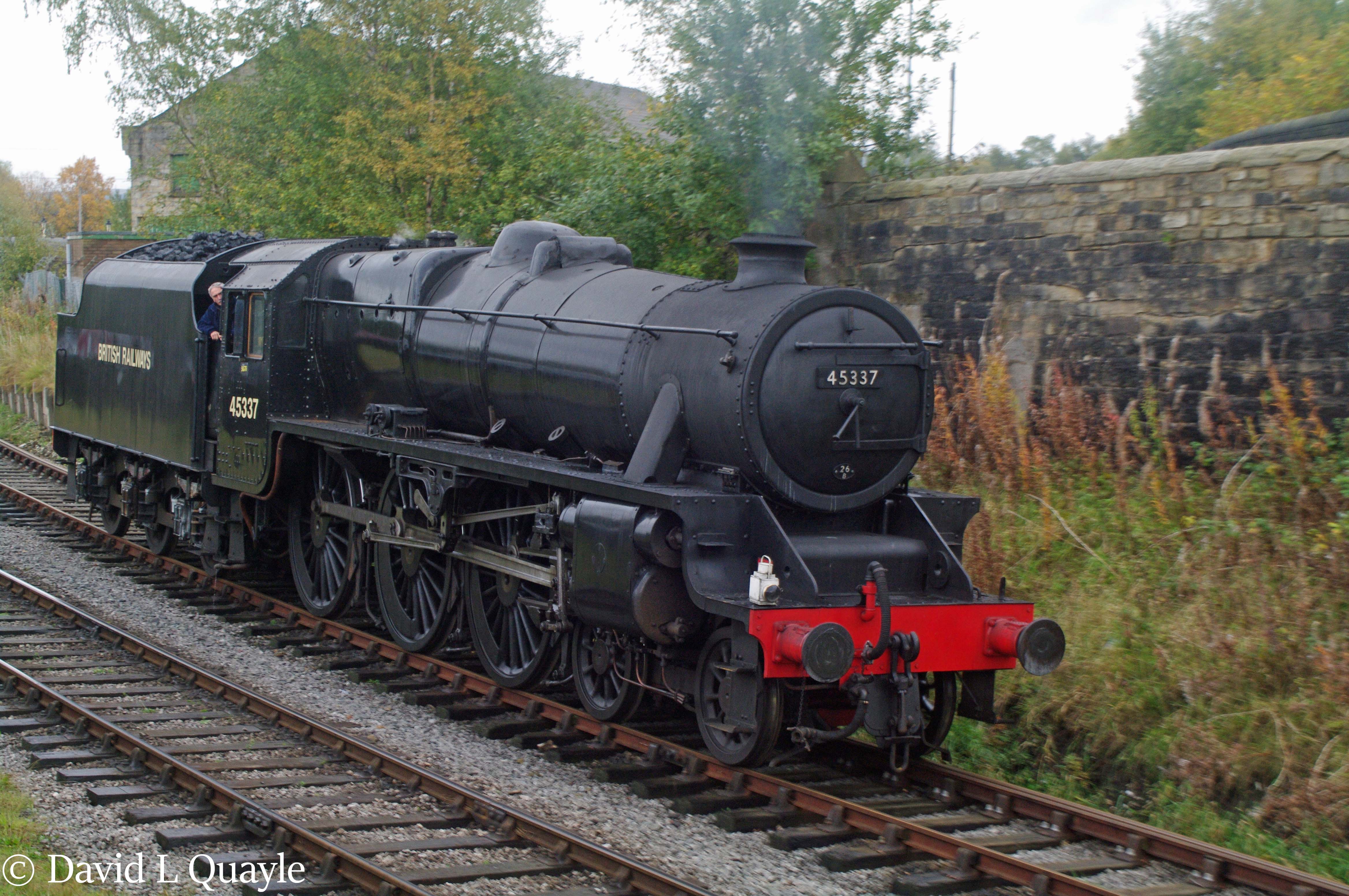 This image has an empty alt attribute; its file name is 45337-at-heywood-on-the-east-lancashire-railway-october-2010.jpg