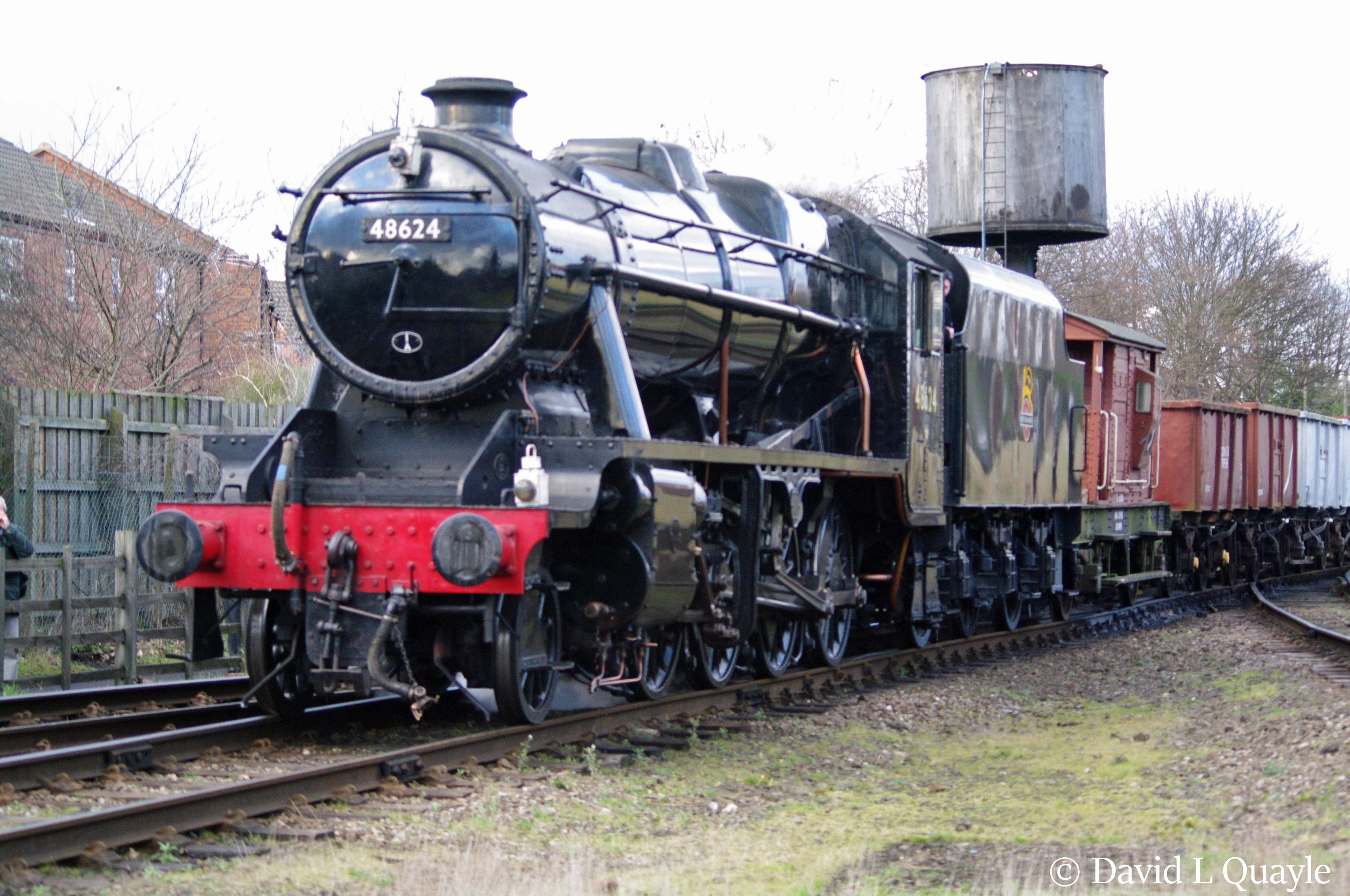 This image has an empty alt attribute; its file name is 48624-at-loughborough-on-the-great-central-railway-january-2016.jpg