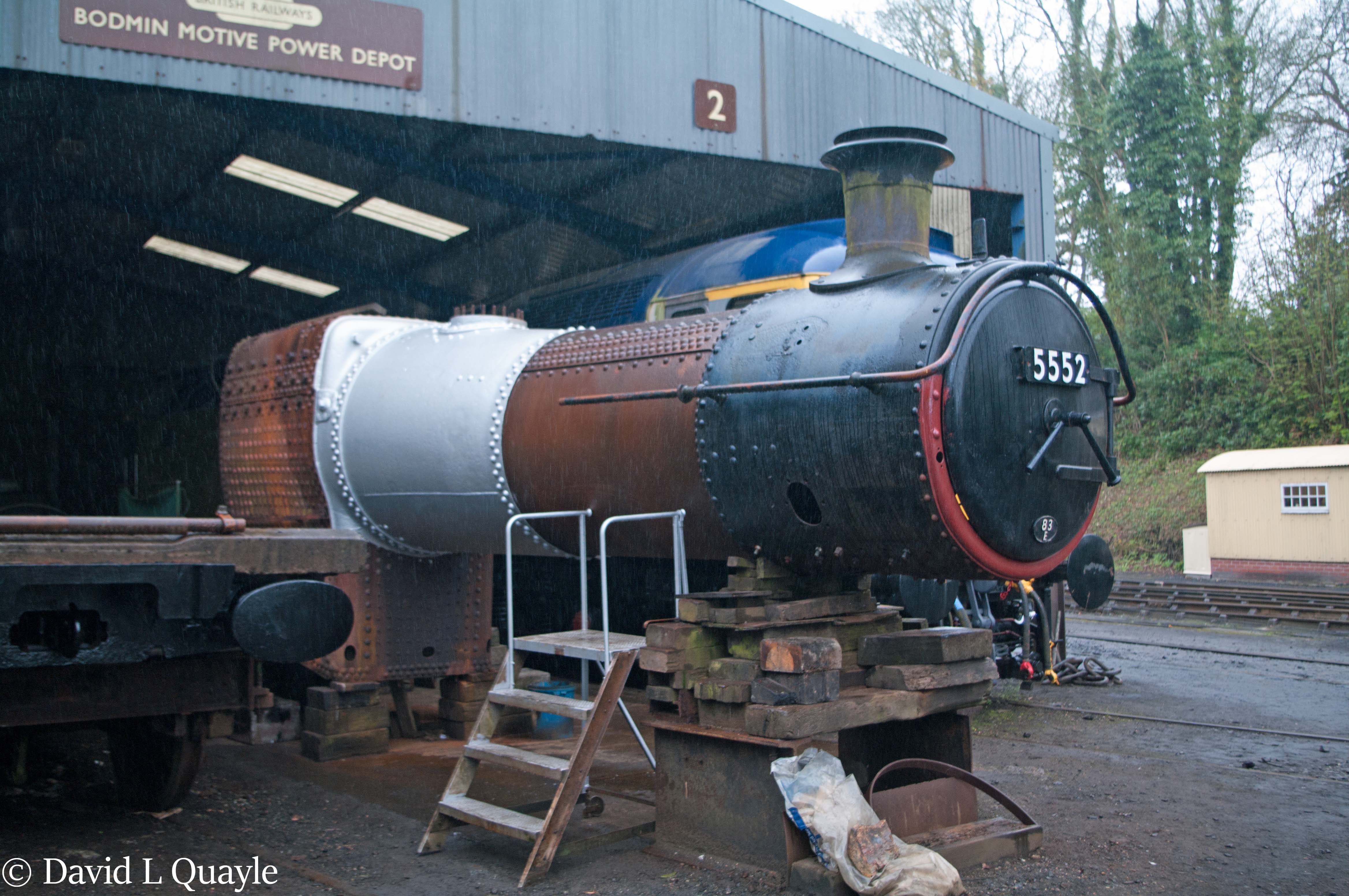 This image has an empty alt attribute; its file name is 5552-undergoing-overhaul-at-bodmin-on-the-bodmin-wenford-railway-april-2018.jpg