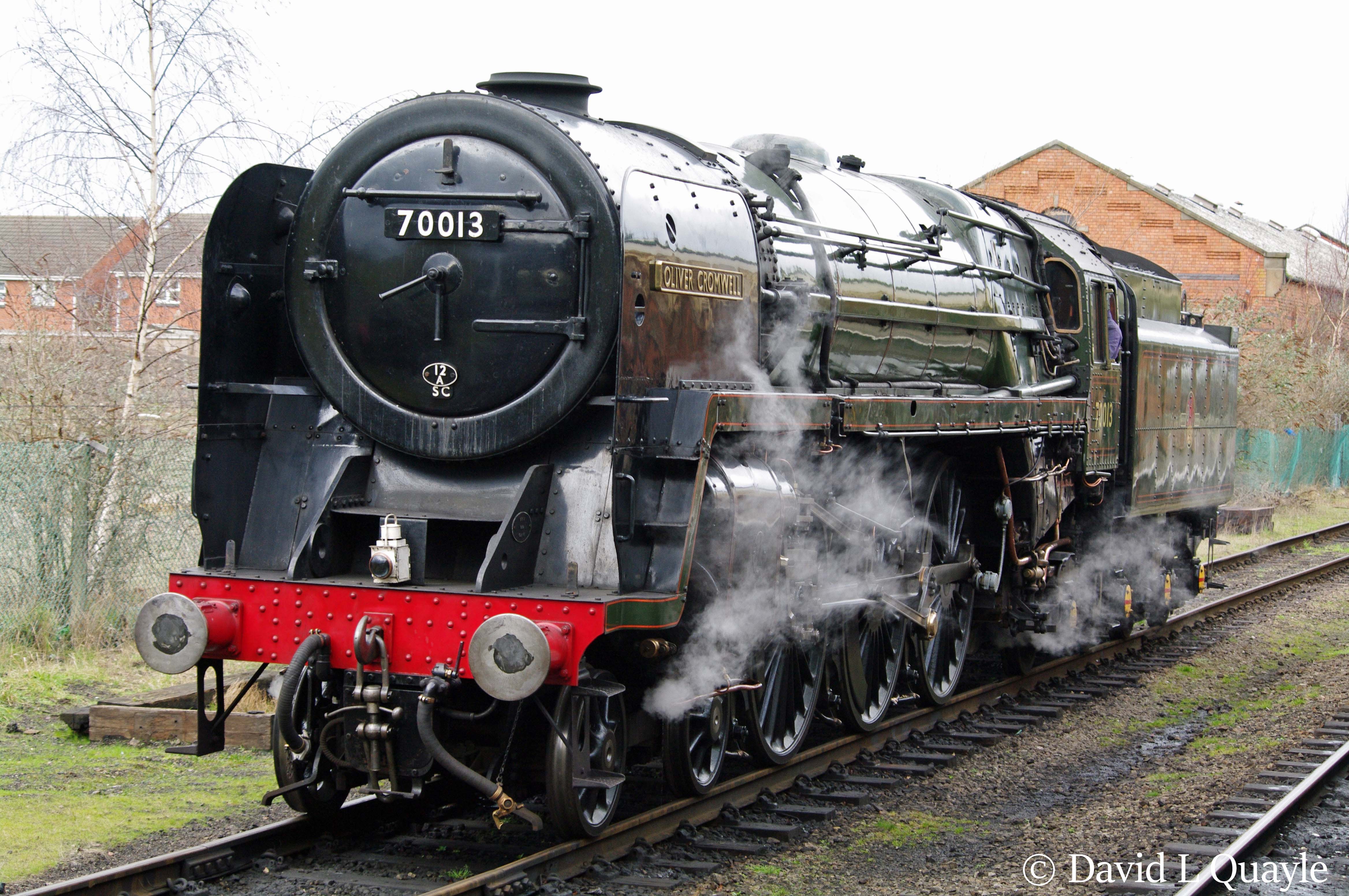 This image has an empty alt attribute; its file name is 70013-oliver-cromwell-at-loughborough-on-the-great-central-railway-january-2012-ffffff.jpg