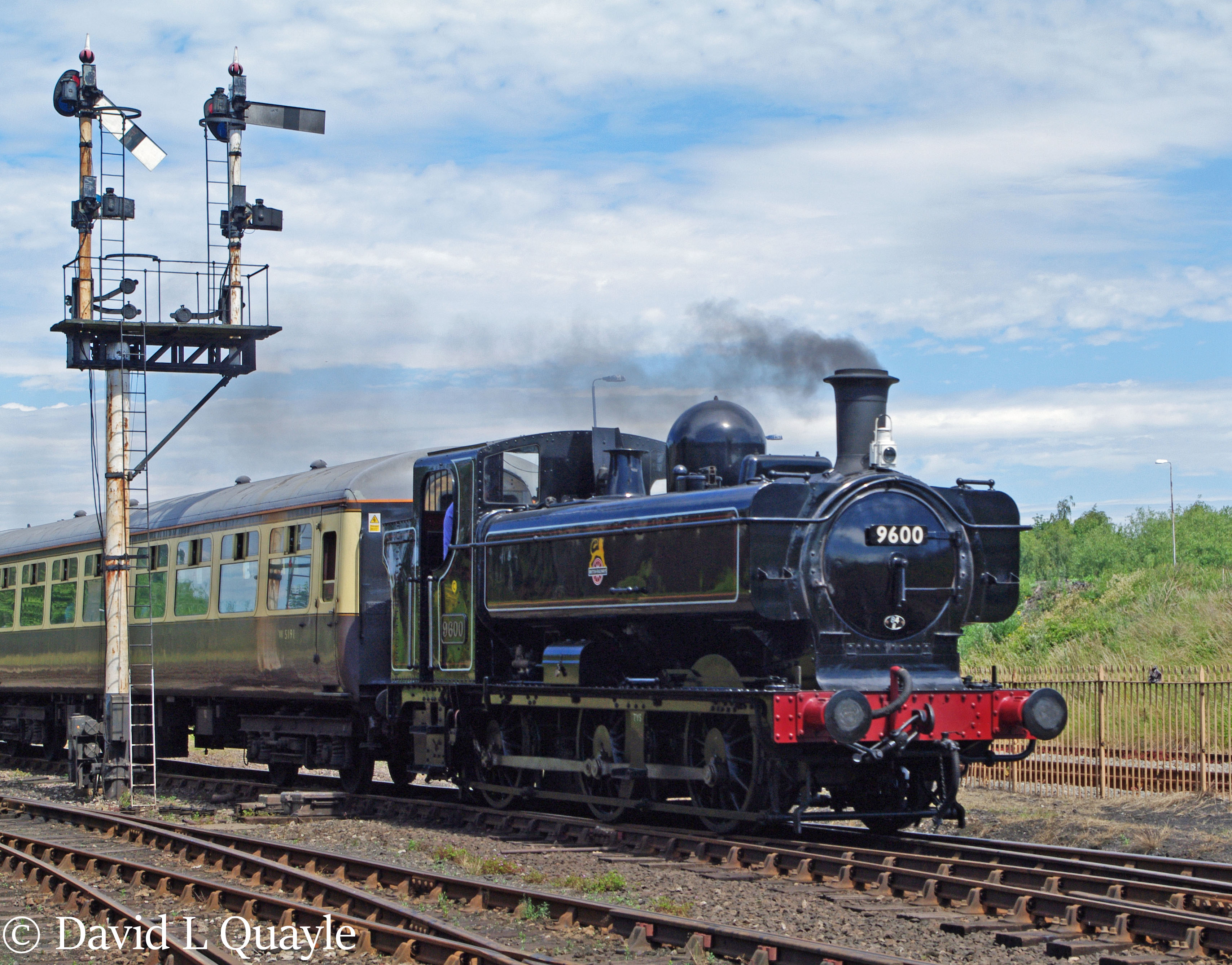 This image has an empty alt attribute; its file name is 9600-at-tyseley-june-2011.jpg