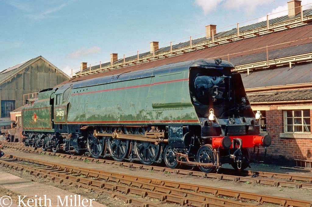 This image has an empty alt attribute; its file name is 34051-winston-churchill-at-the-didcot-railway-centre-march-1981.jpg