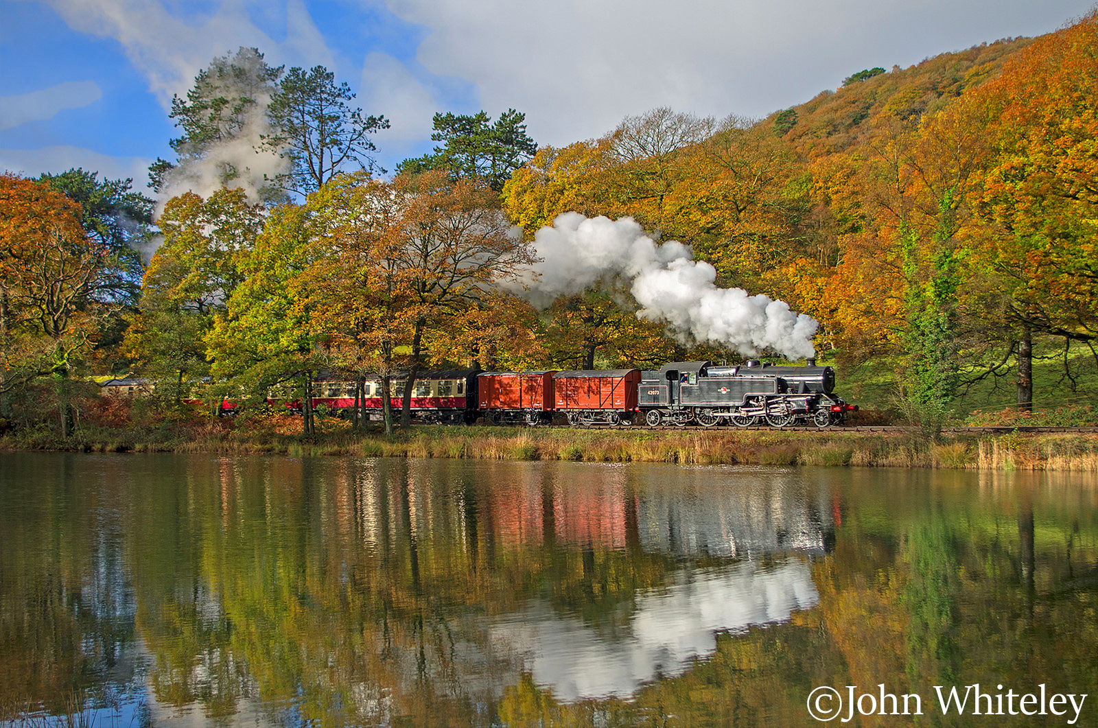 This image has an empty alt attribute; its file name is 42073-on-the-lakeside-haverthwaite-railway-e28093-november-2016-.jpg