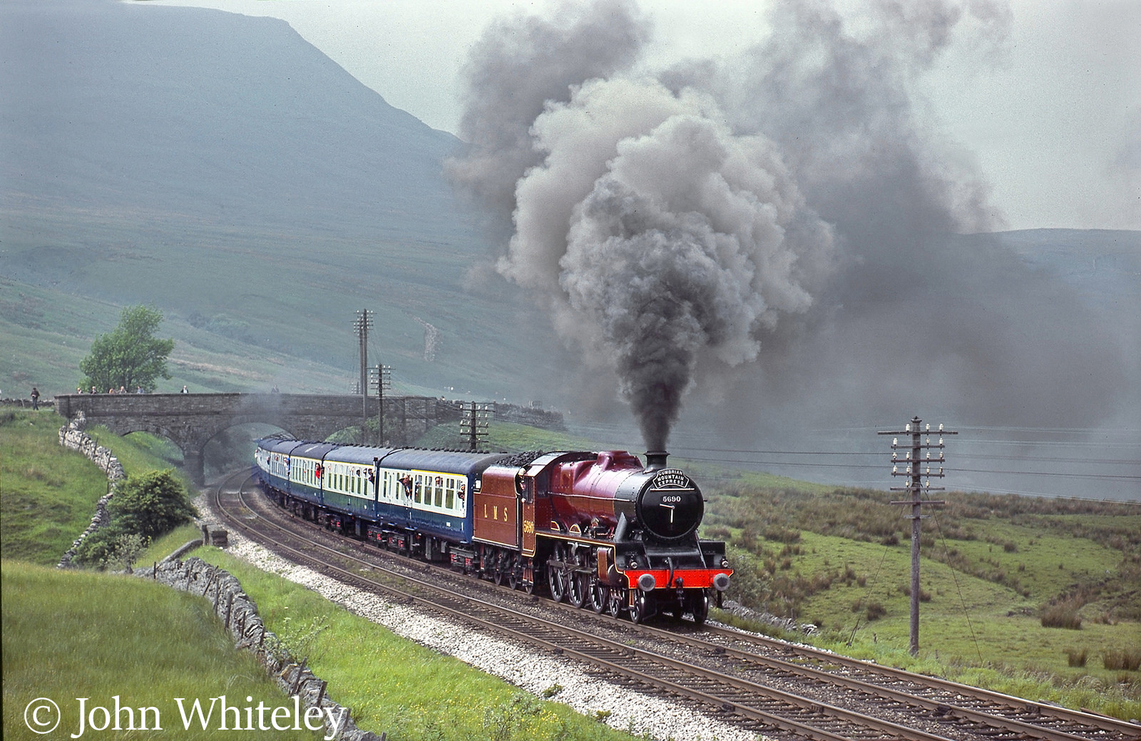 This image has an empty alt attribute; its file name is 45690-leander-hauling-the-cumbrian-mountain-express-july-1980.jpg