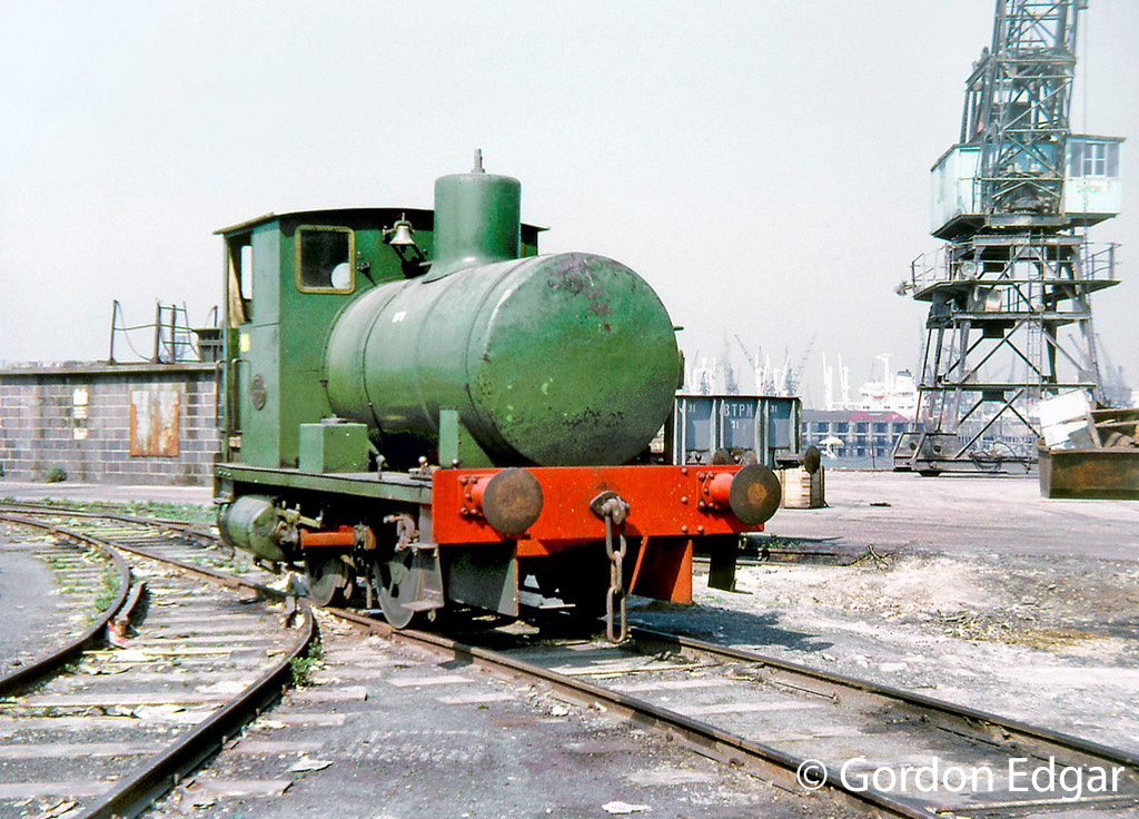 This image has an empty alt attribute; its file name is andrew-barclay-1876-on-the-quayside-at-bowaters-northfleet-paper-mill-april-1971.jpg