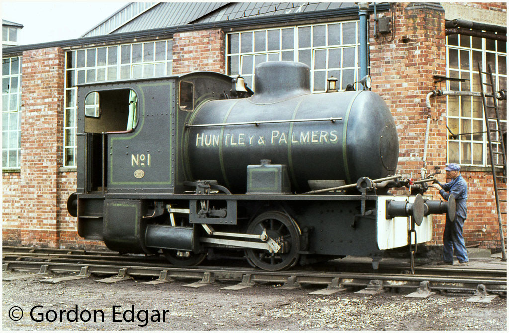 This image has an empty alt attribute; its file name is bagnall-2473-receiving-attention-at-the-steam-recharging-point-at-huntley-palmers-biscuit-factory-at-reading-april-1969.jpg