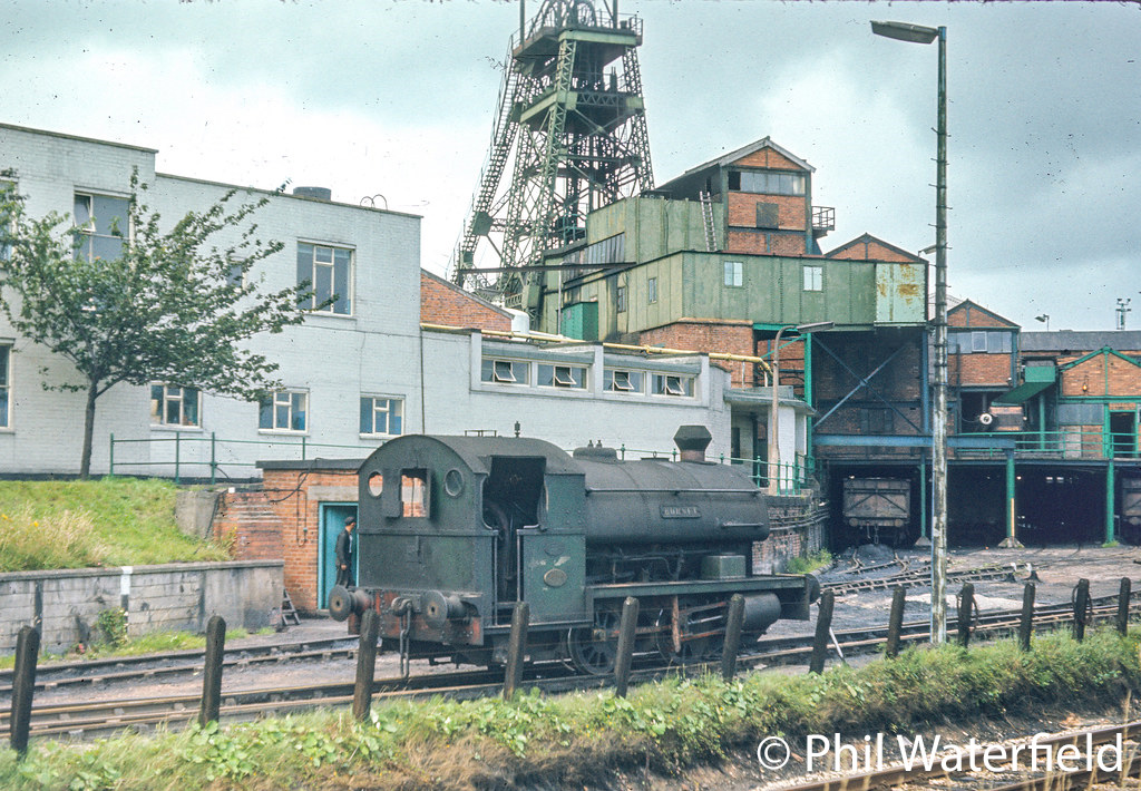 This image has an empty alt attribute; its file name is pecket-1935-at-bersham-colliery-mid-1970s-aaaaa.jpg